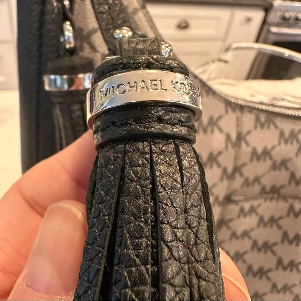 Michael Kors Lydia Large Hobo Bag Purse Signature MK Logo Black Shoulder Bag NEW - Picture 3 of 16